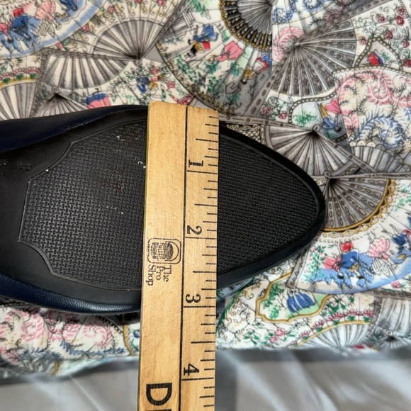 Easy Spirit Navy Leather Rounded Toe Pumps. 1.75” Heel. Size 8 - Picture 9 of 10